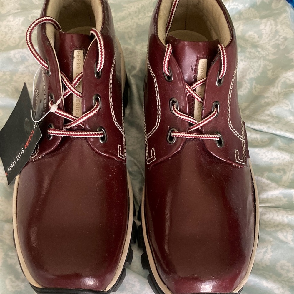 Perry Ellis size 8.5 women boots Burgundy color